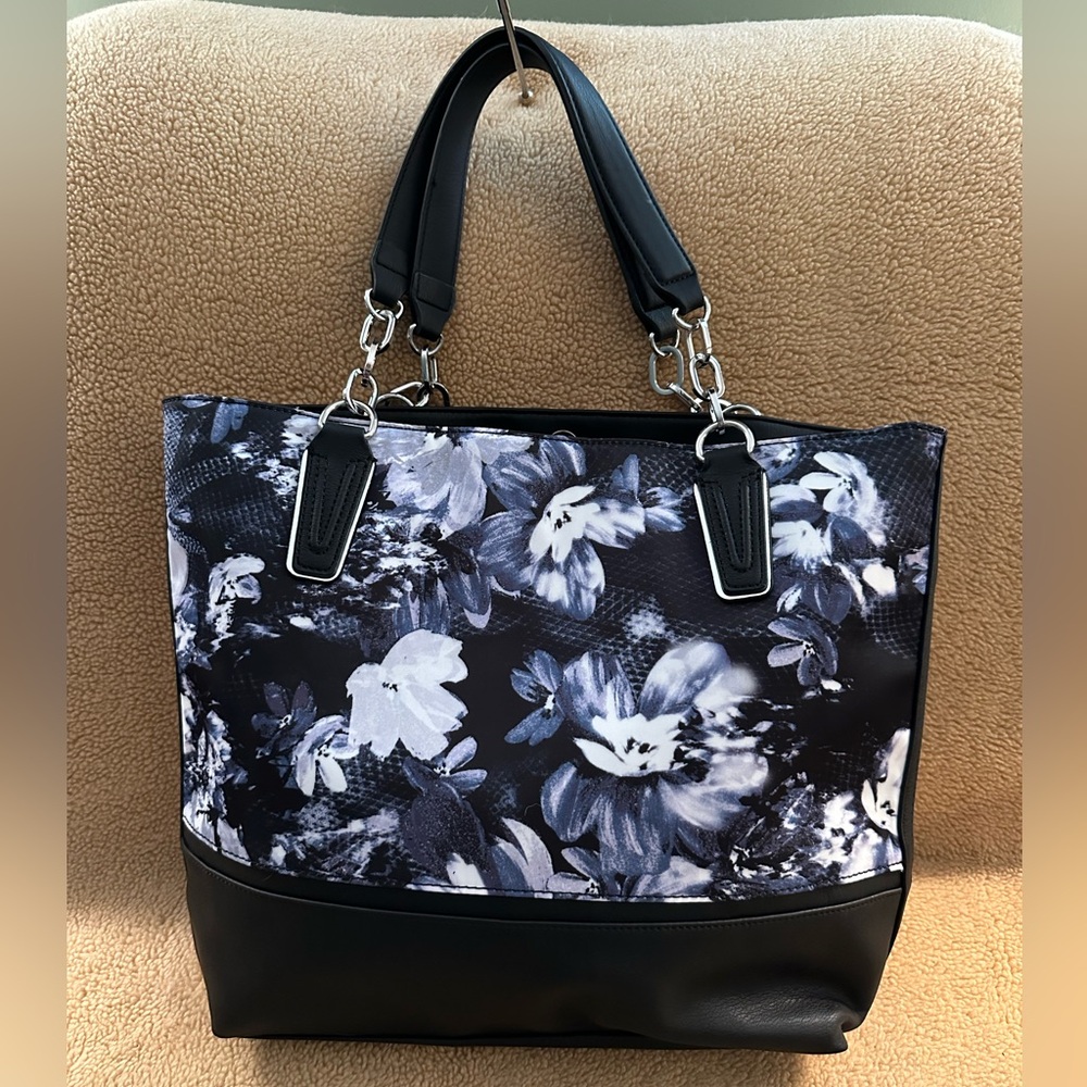 Simply Vera shoulder tote briefcase laptop bag.  Black/navy/pink/white nylon